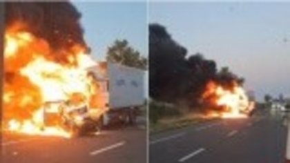 Tragedie pe DN2. Un şofer a murit carbonizat, în urma unei coliziuni între un camion și un autoturism, în Ialomița