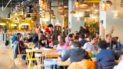 Ce înseamnă să conduci un business pe timp de criză. Afacerile din Horeca au scăpat „la mustață” cu un TVA de 11%, dar se așteaptă la ce e mai rău