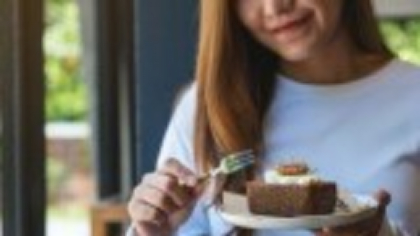 Ce este ”efectul de ruj”, un mic truc spihologic prin care mintea ne calmează și ne spune că viața este OK
