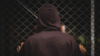 Judecătorii, despre adolescentul care și-a înjunghiat verișoara de 2 ani, apoi a strangulat-o cu șnurul suzetei: „Este agresiv, lipsit de empatie și educație”. Masi Nicolas Codreanu, condamnat la 15 ani de detenție
