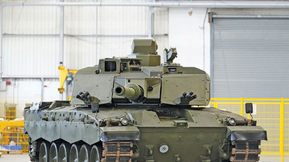 Rheinmetall, colosul german din industria apărării, creşte şi nu se mai opreşte şi împânzeşte Europa de Est cu fabrici. Însă în expansiunea sa devine dependent de tehnologie străină, în special americană, făcând mai adâncă şi dependenţa strategică a UE. Va deveni Rheinmetall un cal troian?