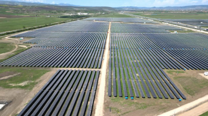 Raiffeisen finanţează cu aproape 29 mil. euro parcul fotovoltaic Teiuş din judeţul Alba operat de danezii de la  Eurowind Energy