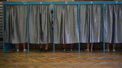 Români din Diaspora se filmează când votează şi postează pe reţelele sociale ca să arate cu cine au votat. IGPR îi anchetează
