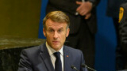 Analiză Reuters: Emmanuel Macron, singur pe cheiul Senei, în faţa unui viitor nesigur. Criza politică se adâncește