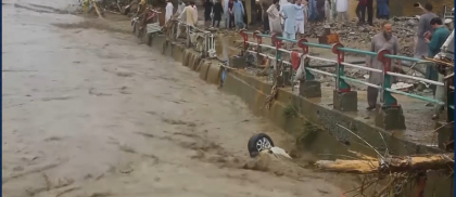 Peste 800 de morţi este noul bilanţ al inundaţiilor din ultimele ore din Pakistan