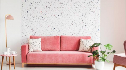 Avantajele tapetului alb cu modele: soluții practice pentru un interior modern