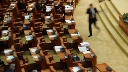 ”Nenorociții ăștia de politicieni au făcut legile ca de piatră„