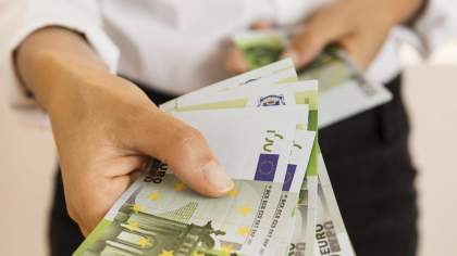 Avertisment îngrijorător: Euro ar putea ajunge la 5,5 lei, în doar câteva zile. Cu cât vor crește ratele românilor la credite