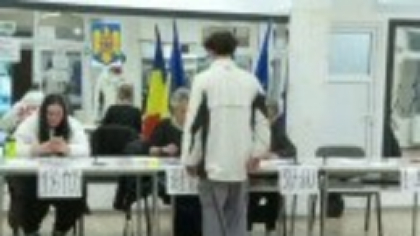 Zi istorică. Ce spun românii care au votat imediat după deschiderea secțiilor. „Nici n-am mâncat”