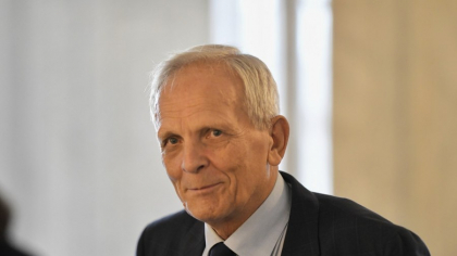 Stolojan consideră că tăierile bugetare sunt necesare. Altfel, „vom ajunge în imposibilitatea de a finanța deficitul bugetar”