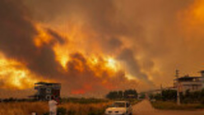Peste 50.000 de persoane au fost evacuate în urma incendiilor de pădure din Turcia. GALERIE FOTO &amp; VIDEO