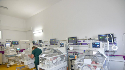 Criză la Maternitatea din Târgu Jiu, care rămâne închisă. 18 angajaţi, dintre care 10 medici, infectaţi cu stafilococul auriu