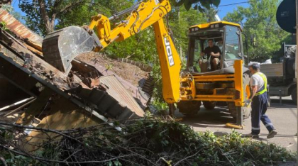 A început demolarea construcțiilor ilegale din Sectorul 1 al Capitalei. Terenurile vor fi transformate în spații verzi