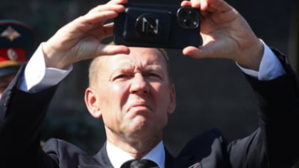 O viață de lux și o soție vedetă. Cum l-a răsplătit Putin pe ucigașul opozantului rus Litvinenko