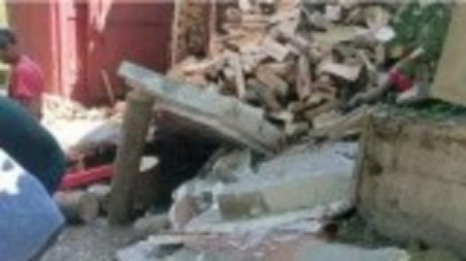 Un zid de beton s-a prăbușit peste doi soți, în Hunedoara. Femeia a fost resuscitată și transportată la spital