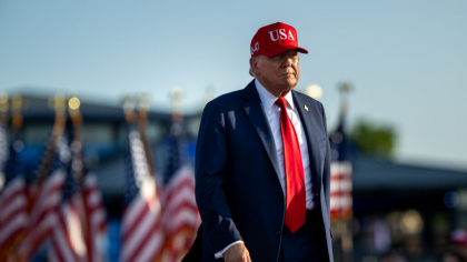 Trump semnează legea privind criptomonedele stablecoin. Un pas important pentru integrarea acestora în economia americană