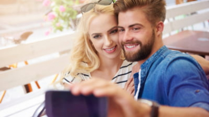 Din pandemie în prezent: cu ce obiceiuri de dating au rămas românii