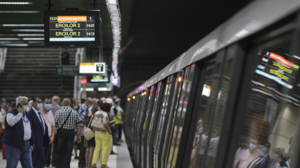 Metrorex recunoaște probleme grave la sistemul de plată cu cardul. Bucureștenii riscă să nu mai poată achita contactless la metrou