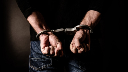 Un profesor de sport din Târgoviște, arestat după ce ar fi întreținut relații sexuale cu o adolescentă
