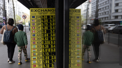 Curs valutar 9 mai 2025. Euro, francul și gramul de aur, cotate în scădere ușoară. Au continuat să crească dolarul și lira sterlină