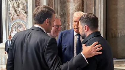 Cum l-au convins Macron și Starmer pe Trump să-și schimbe retorica față de Putin. Reacția lui Trump după întâlnirea de la Vatican