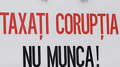 Proteste spontane la SGA Vrancea și Bacău. Protestatarii au afișat salariile „nesimțite”