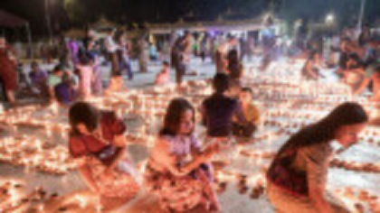 Peste 24 de persoane au murit după ce un atac cu bombe la un festival budist din Myanmar. „Copiii au fost complet sfâșiați”