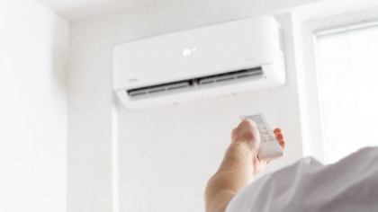 Aparatul din sufragerie care consumă de două ori mai mult curent decât aerul condiționat