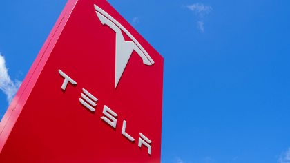 Tesla, în cădere liberă în Europa. BYD explodează pe piață și schimbă regulile jocului