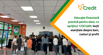 Educație financiară practică pentru elevi, cu sprijinul 123Credit: lecții esențiale despre bani, costuri și profit