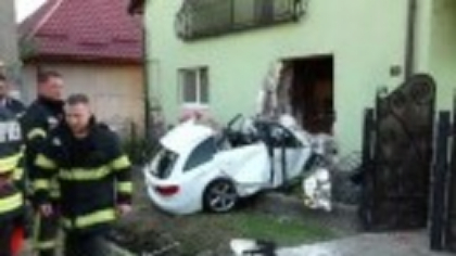 Momentul în care Darius, tânărul cu permis din mai, a intrat în peretele unei case și a murit. Prietenii au o ipoteză șocantă