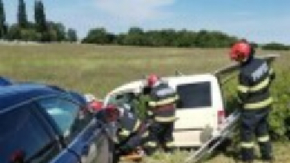 Accident grav în Bihor. Un bărbat a murit, iar o tânără a fost rănită. Alerta a venit prin sistemul automat al mașinii