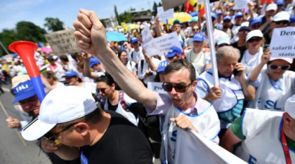 Sindicaliştii din Sănătate şi Educaţie vor protesta în faţa Parlamentului faţă de măsurile fiscale