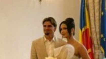 Răzvan Marin s-a căsătorit civil. Cine este Crina, soția mijlocașului tricolor. FOTO