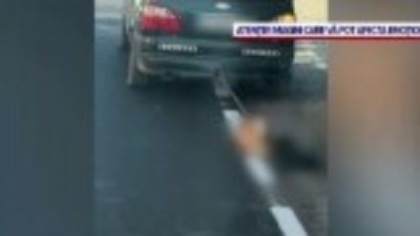 Tânăr, surprins în trafic târând doi câini legați de o mașină, în Dolj. Cum și-a motivat gestul revoltător