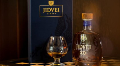 Jidvei lansează Vinars XO la Paris, în premieră absolută, cu ocazia onorării retrospectivei Radu Jude