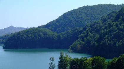 Paradisul de lângă Capitală în care ai și munte, și mare. Puțini români știu de el, faci plajă și respiri aer curat