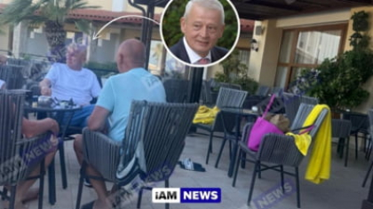Fostul primar al Capitalei, fugarul Sorin Oprescu, condamnat la peste 10 ani de închisoare, se relaxează pe terasa unui hotel Grecia