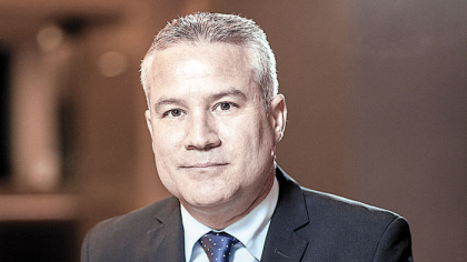Daniel Ben Yehuda, şeful hotelului de cinci stele Sheraton din Bucureşti. Până acum am reuşit să avem 10% creştere. Am modernizat restaurantul şi vom începe renovarea camerelor la final de an. Compania a încheiat anul trecut cu o cifră de afaceri de 59,4 mil. lei, plus 12% şi a avut un profit net de 6,8 mil. lei