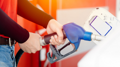 Șoferii care pun benzină în mașina pe motorină. Cum va fi afectat motorul diesel. Ghid complet pentru cei neatenți