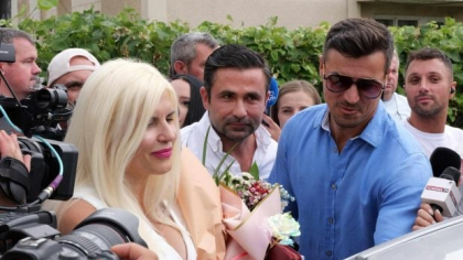 Cum s-a îmbrăcat Elena Udrea la ieșirea din închisoare. Semnificația non-culorii alese de fostul ministru