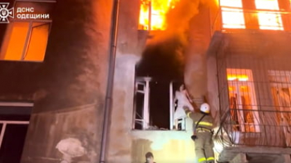Odesa, în flăcări după un atac masiv cu drone. 13 răniți și mai multe clădiri au fost distruse