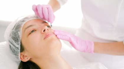 Avertisment urgent al medicilor cu privire la tratamentul popular cu Botox: femeile își asumă „riscuri ridicole” și se expun paraliziei, orbirii și chiar morții