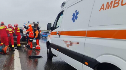 Carambol cu cinci mașini și un TIR, pe Autostrada A1: Sunt doi răniți, circulația este oprită pe sensul București-Pitești