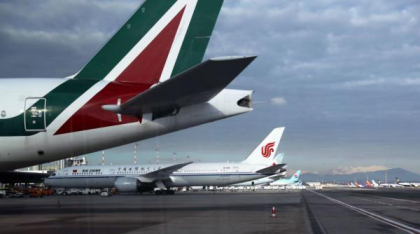 Aeroport internațional din Italia închis, după un accident mortal șocant. S-a întâmplat când un bărbat a alergat pe o cale de rulare
