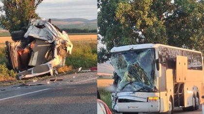 Un autocar cu 60 de ucraineni, implicat într-un accident cu un microbuz pe E85/DN2. Un om a murit, alți 5 au ajuns la spital