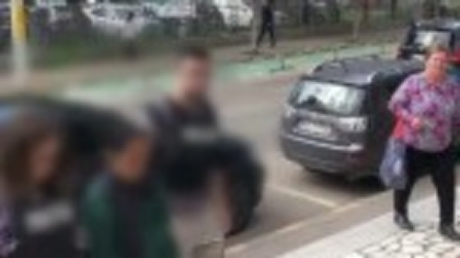 Patru hoți de buzunare s-au îmbogățit în patru luni. Câți bani au furat până să fie prinși