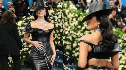 Kim Kardashian, furioasă pe covorul roșu de la Gala Met. Un agent de pază i-a călcat rochia și era cât pe ce să cadă. VIDEO
