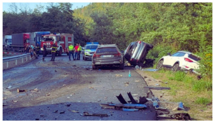 Doi români au murit într-un accident rutier grav din Bulgaria. Mașinile lor au fost spulberate de un camion