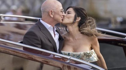 Prima seară a nunţii lui Jeff Bezos cu Lauren Sánchez s-a încheiat brusc din cauza unei furtuni. Mireasa a furat privirile cu rochia ei